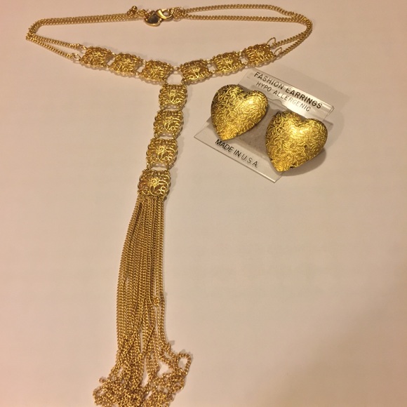 Gold tone statement necklace & heart earrings - Picture 2 of 3